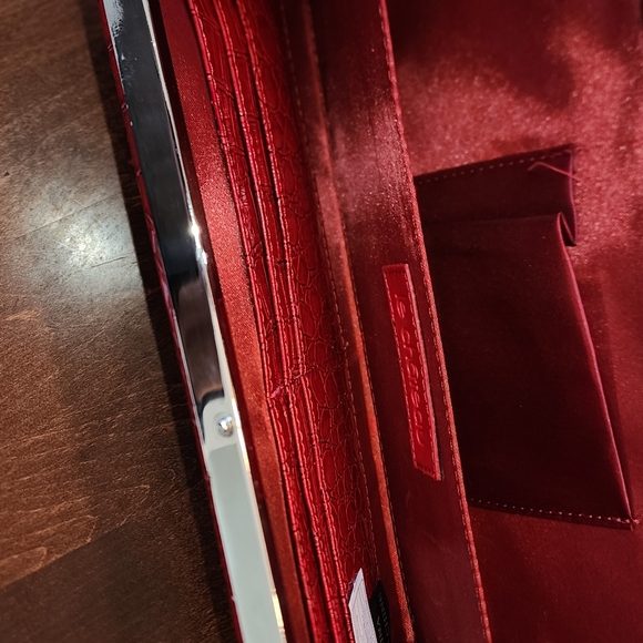 Vintage Red Faux Aligator Clutch - Picture 3 of 4